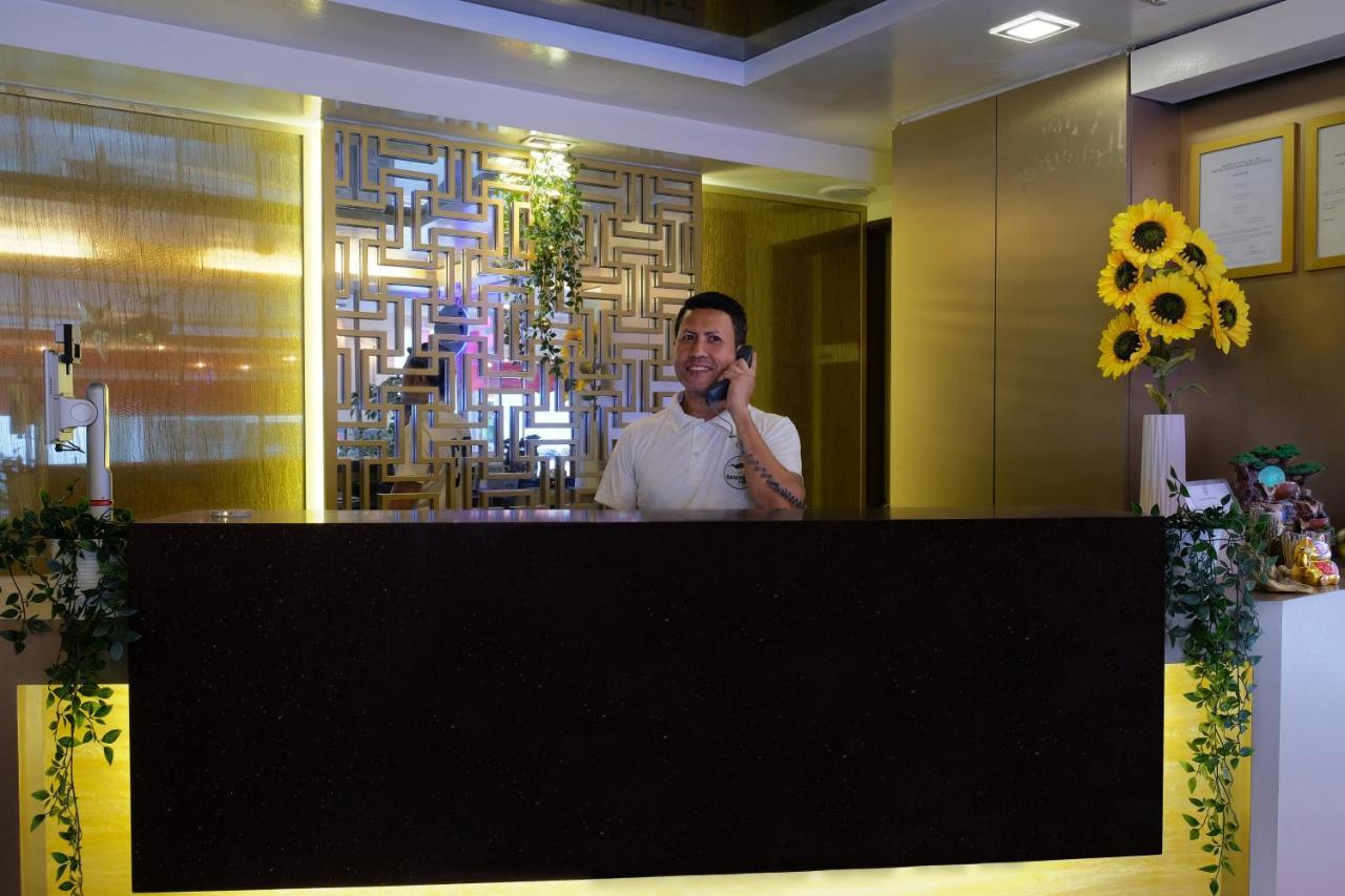 Single Sharing Room And Short Hours Stay At Sandpiper Hotel Singapore Exterior photo
