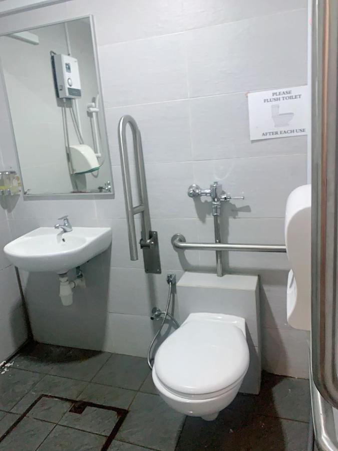 Single Sharing Room And Short Hours Stay At Sandpiper Hotel Singapore Exterior photo