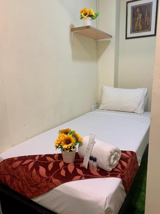 Single Sharing Room And Short Hours Stay At Sandpiper Hotel Singapore Exterior photo