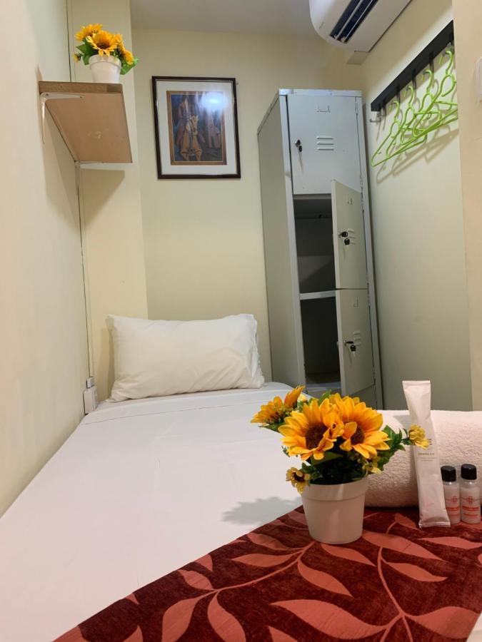 Single Sharing Room And Short Hours Stay At Sandpiper Hotel Singapore Exterior photo