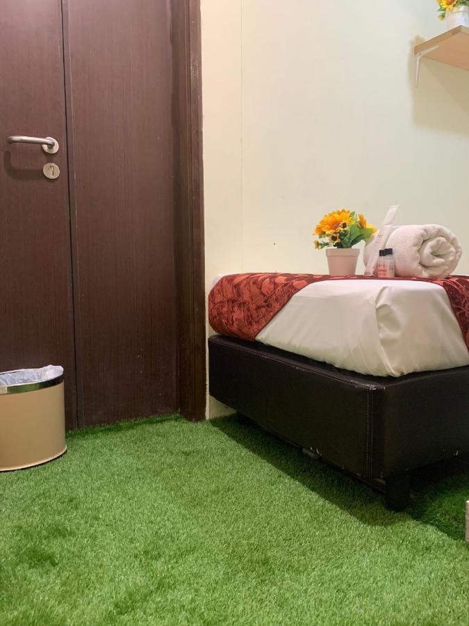 Single Sharing Room And Short Hours Stay At Sandpiper Hotel Singapore Exterior photo