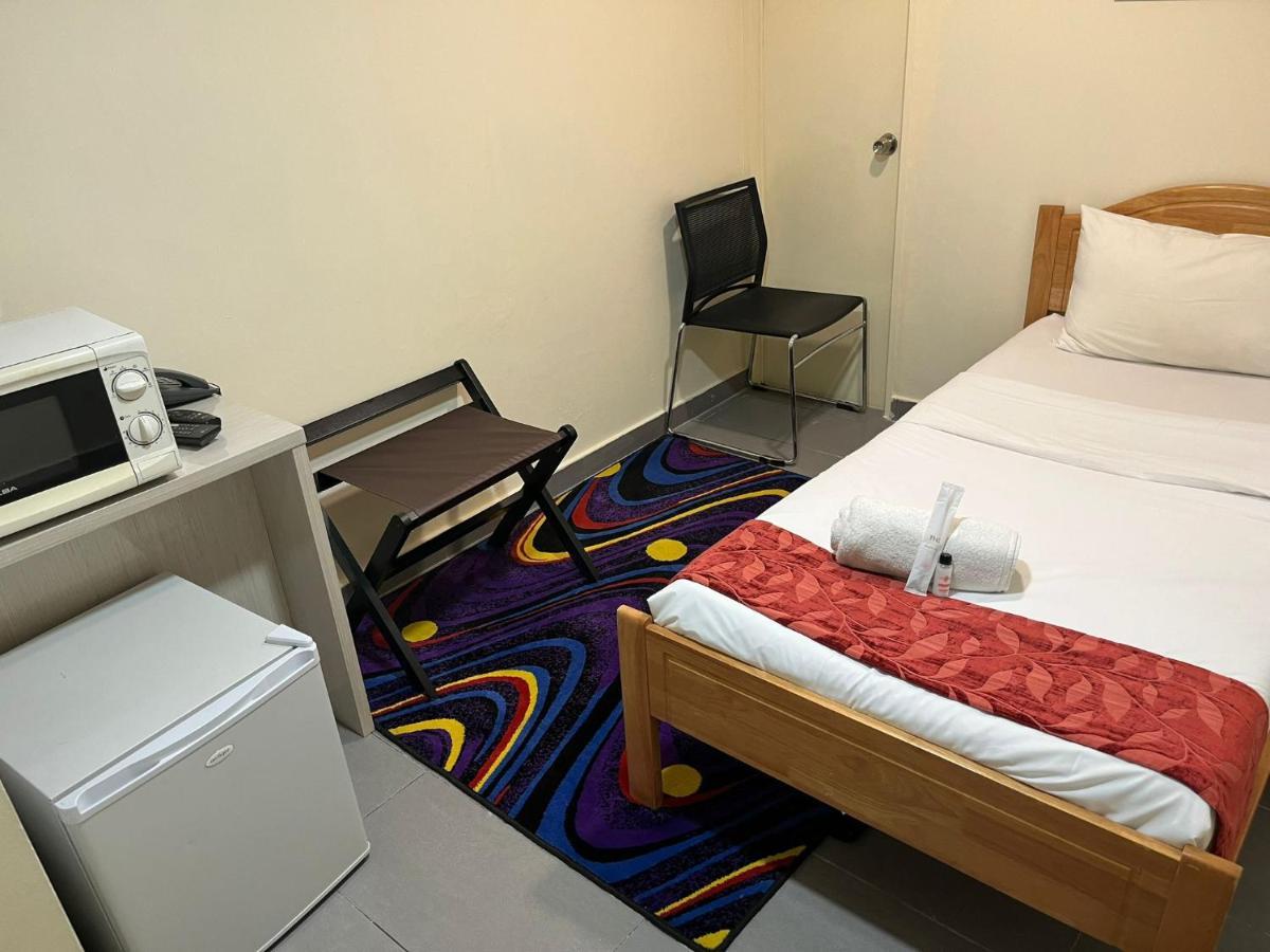 Single Sharing Room And Short Hours Stay At Sandpiper Hotel Singapore Exterior photo